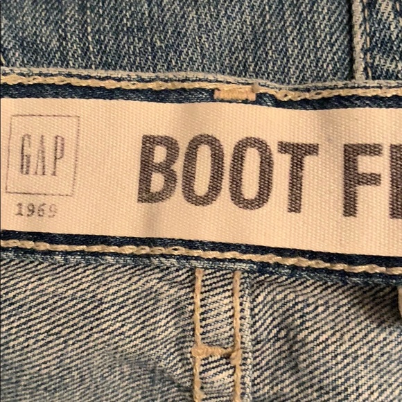 GAP BOOT FIT BLUE JEANS. SIZE 33” X 30”. - Picture 7 of 11